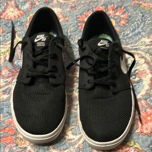 Nike SB Black and White Casual Sneakers